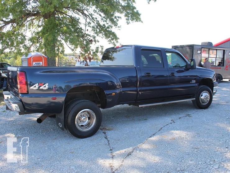 2005-chevrolet-3500-image-11
