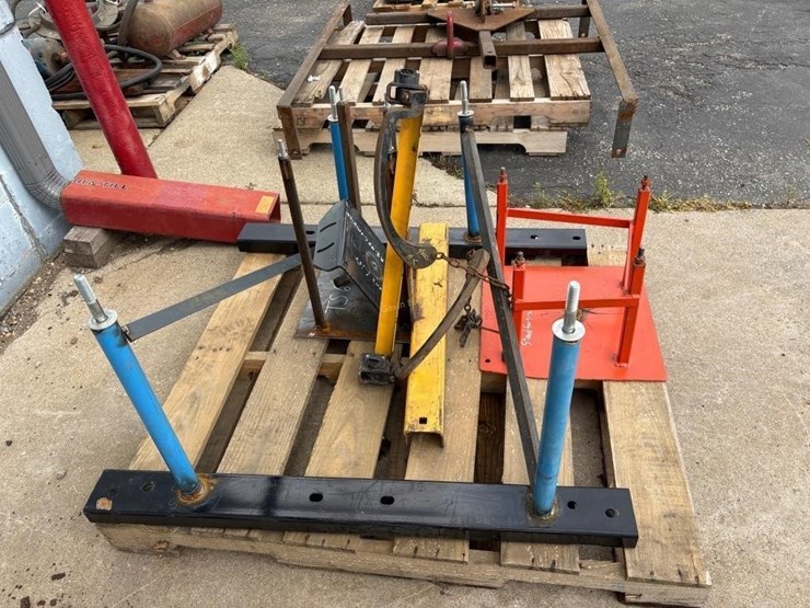 metal-stands-image-4