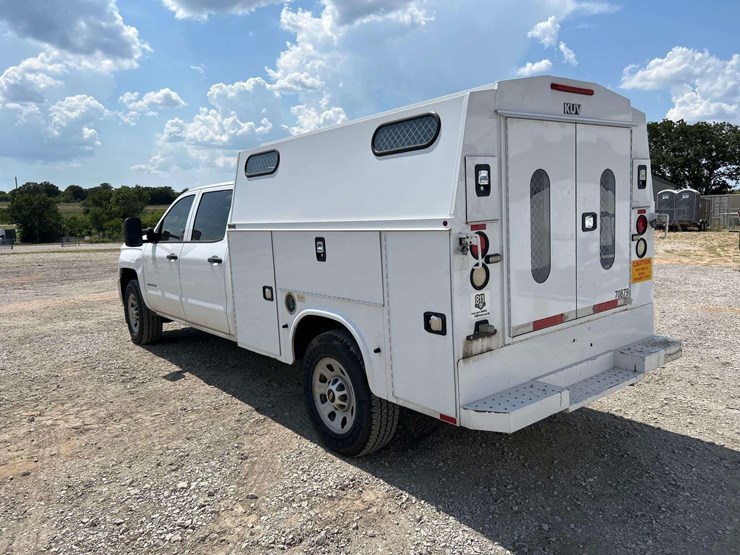 2017-chevrolet-silverado-3500-image-3