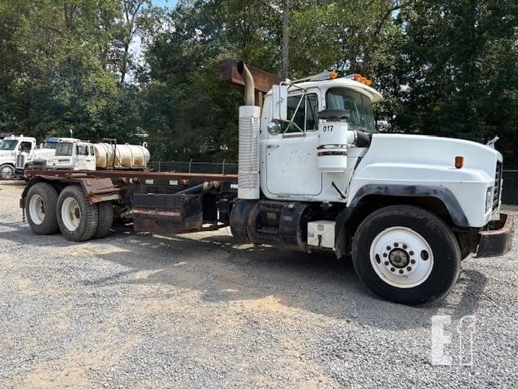 2001-mack-rd688s-image-2