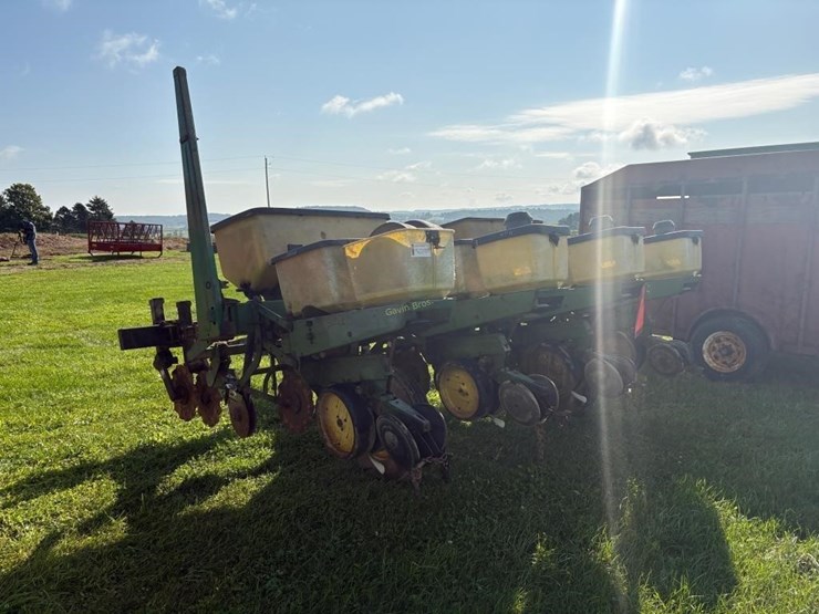 john-deere-4-row-corn-planter-image-9