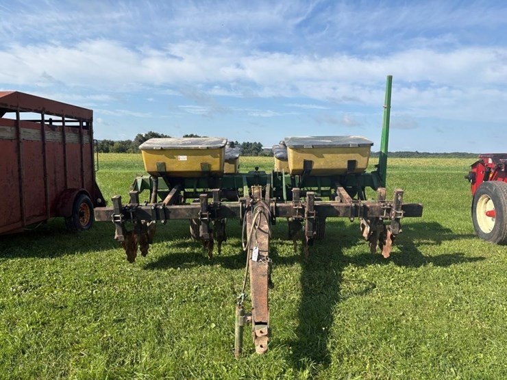 john-deere-4-row-corn-planter-image-2