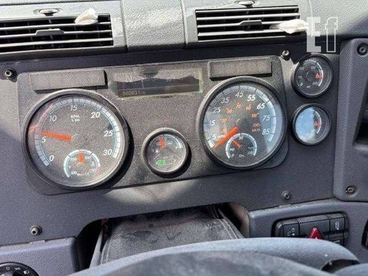 2016-freightliner-cascadia-125-image-12