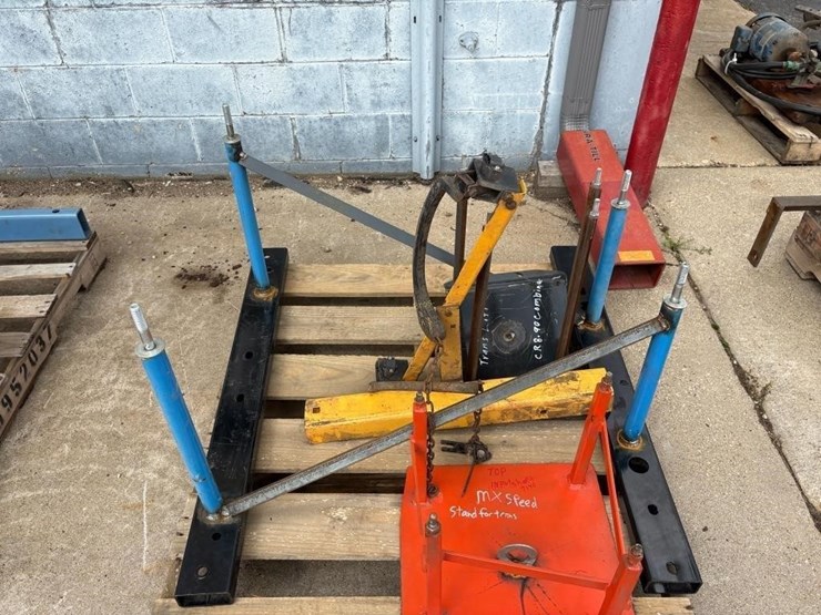 metal-stands-image-3
