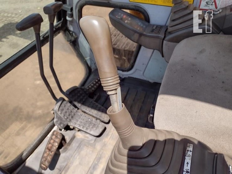 1992-deere-490e-image-11