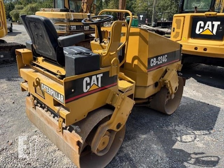 1997-caterpillar-cb-224c-image-4
