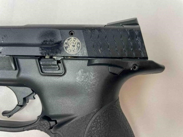 smith-&-wesson-22lr-pistol-image-9