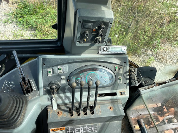 new-holland-u80-image-48