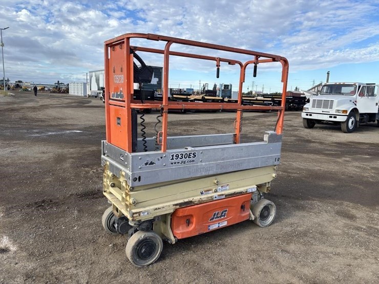 2014-jlg-1930es-image-1