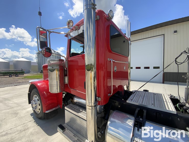 2009-peterbilt-389-image-15