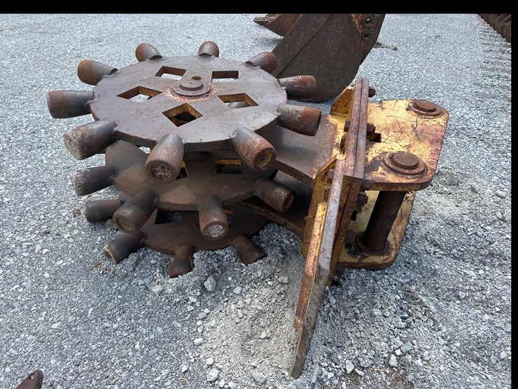 #61-•-excavator-compactor-roller-image-2