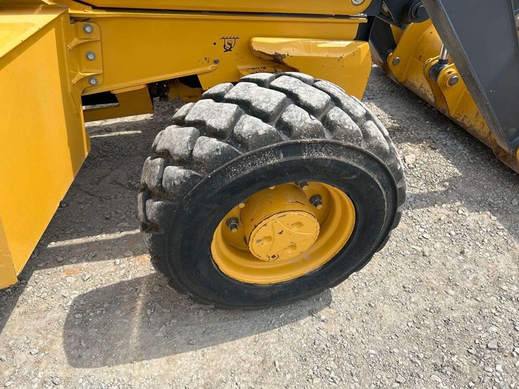 2018-deere-310l-image-30