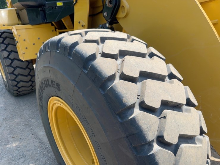 2016-caterpillar-938m-image-12