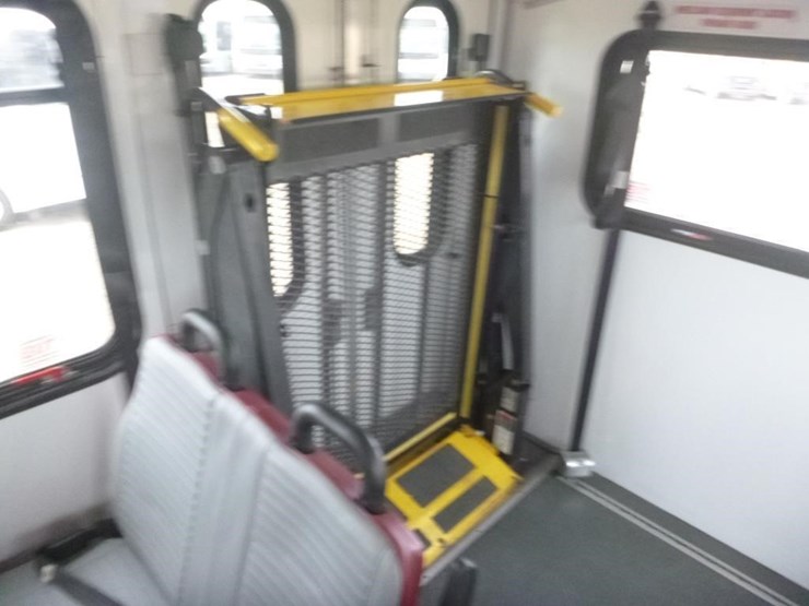 2017-ford-e450-image-7