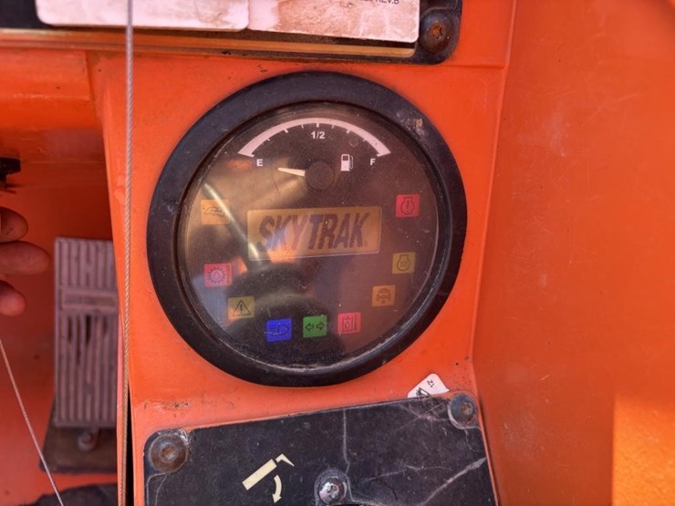 2013-jlg-8042-image-28