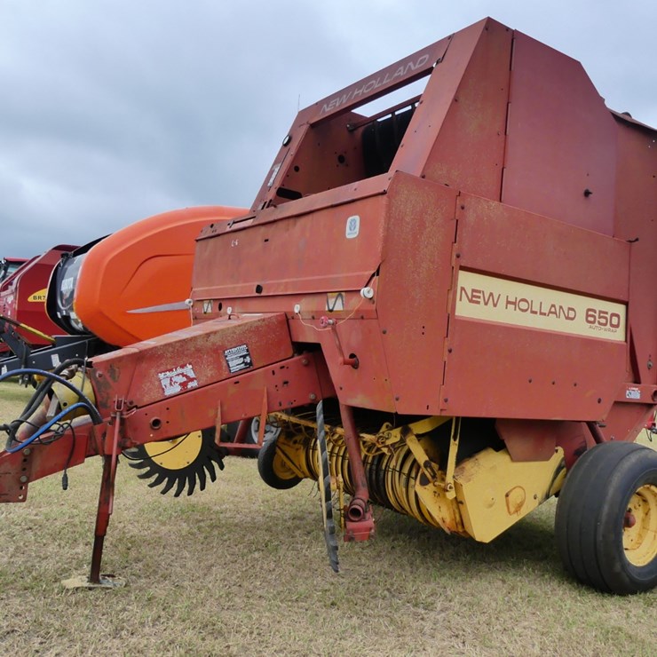 NEW HOLLAND 650