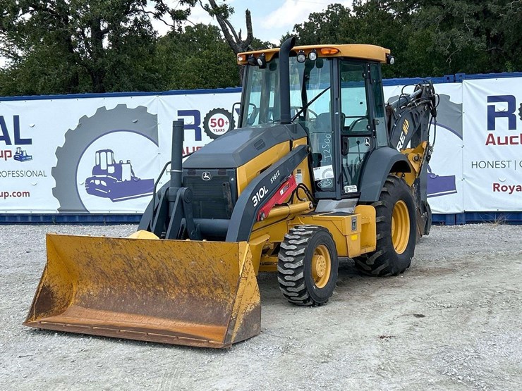 2018-deere-310l-image-1