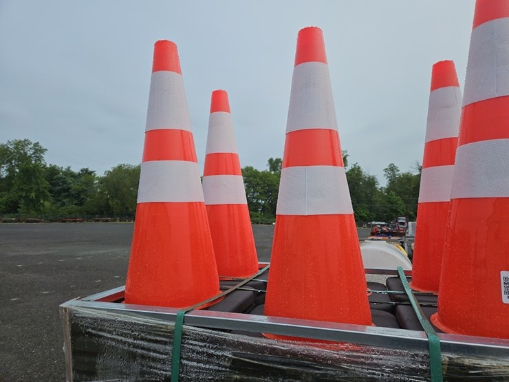 (250)-28"-traffic-cones-image-4