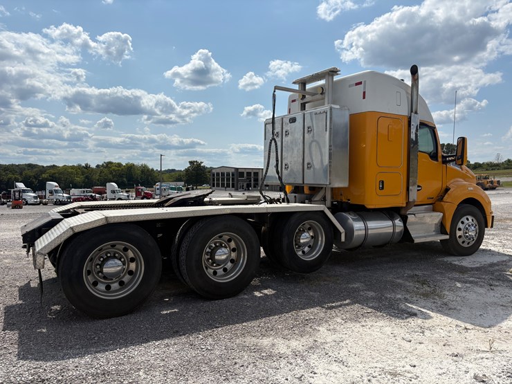 2015-kenworth-t880-image-4