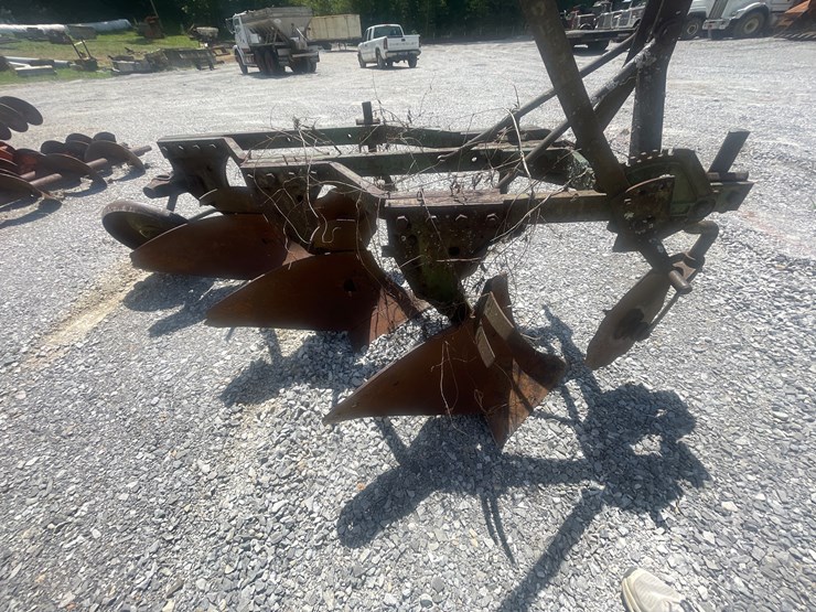 #78-•-oliver-3-bottom-plow-image-3