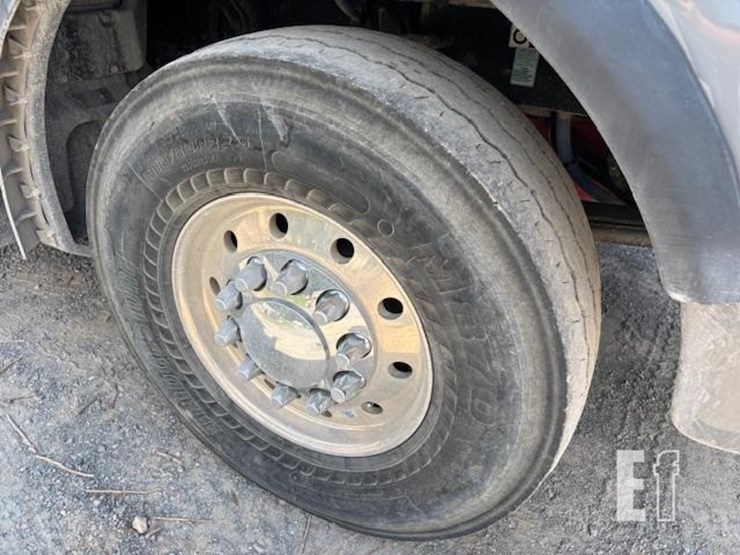 2022-kenworth-t880-image-25