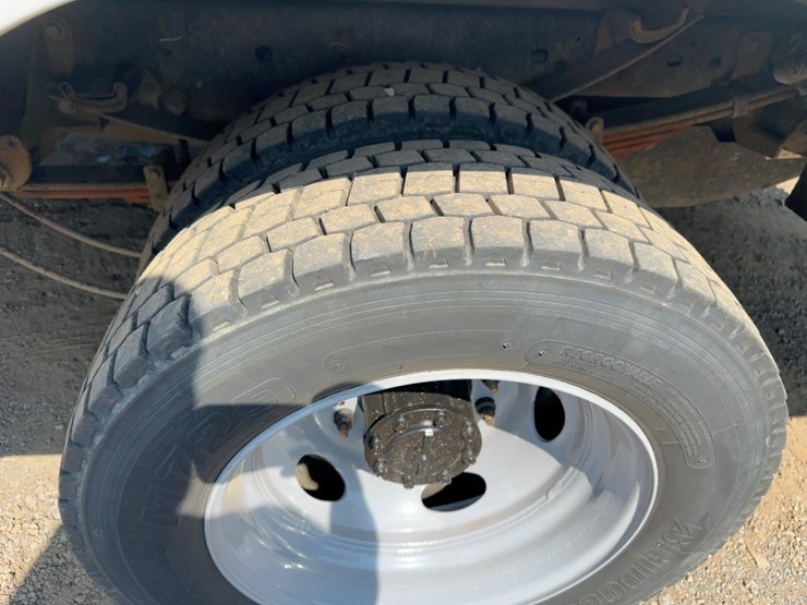 2017-ford-f550-xl-image-10
