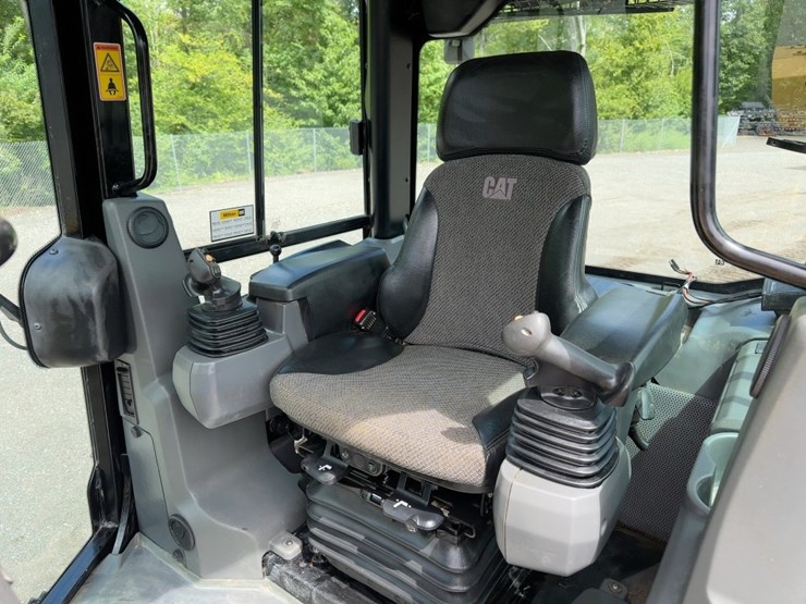 2016-caterpillar-d6k2-xl-image-35