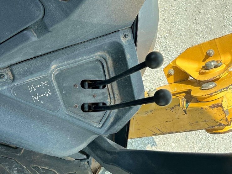 2018-deere-310l-image-14