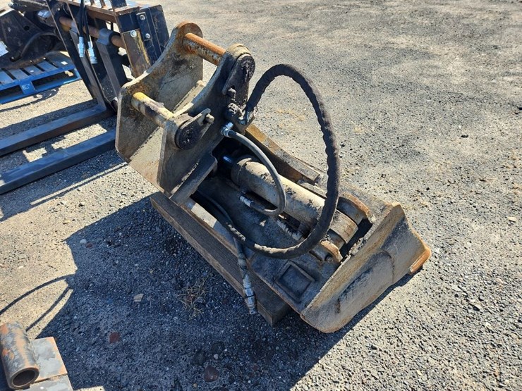 wb-48"-hyd-tilting-cleanup-bucket-image-3