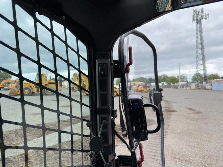 2024-caterpillar-265-track-skid-steer-image-23
