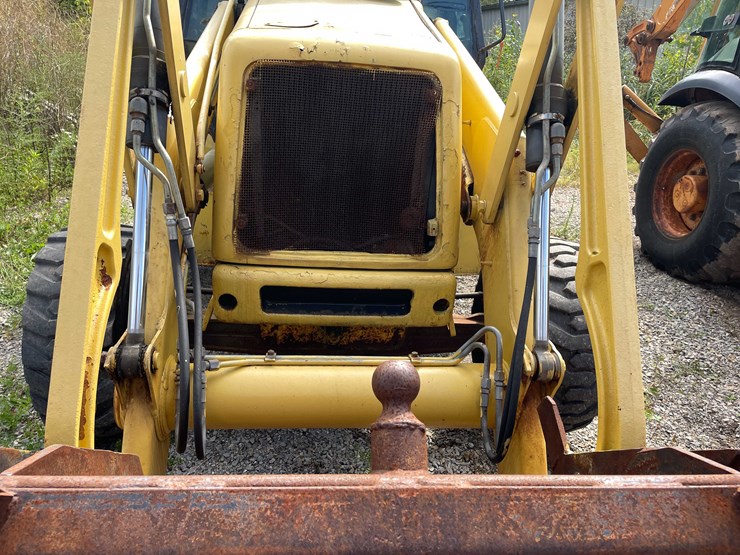 new-holland-u80-image-23