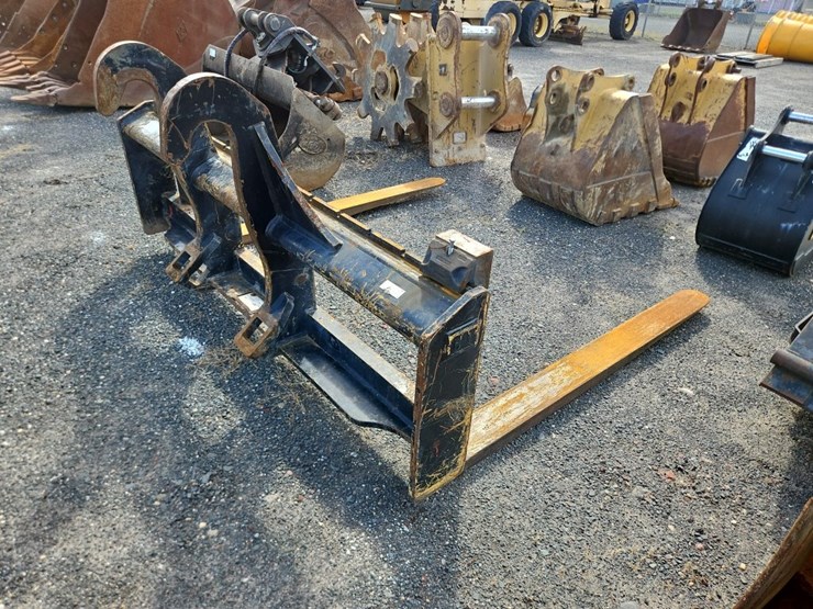 caterpillar-72"-wheel-loader-forks-image-3
