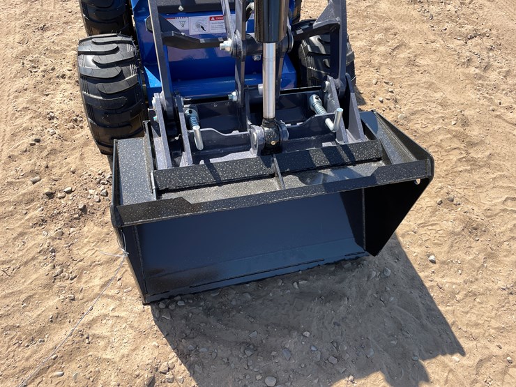 #9473-•-unused-2025-agt-mini-wheeled-skid-steer-image-5