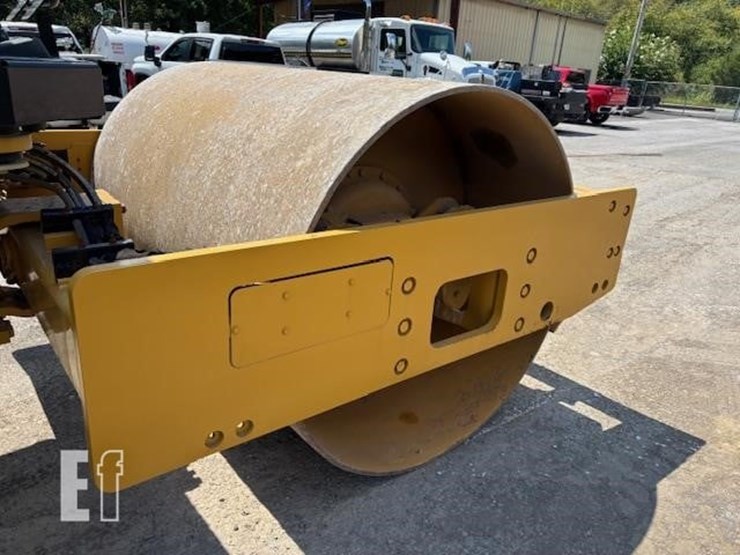 2016-caterpillar-cs54b-image-15