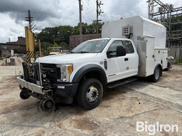 2017-ford-f550-xl-image-1