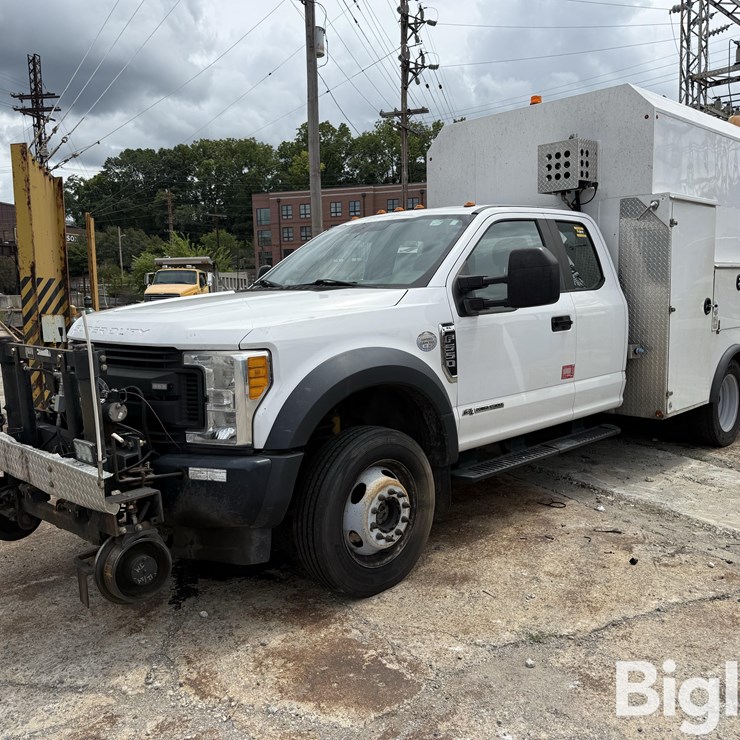 2017 FORD F550 XL