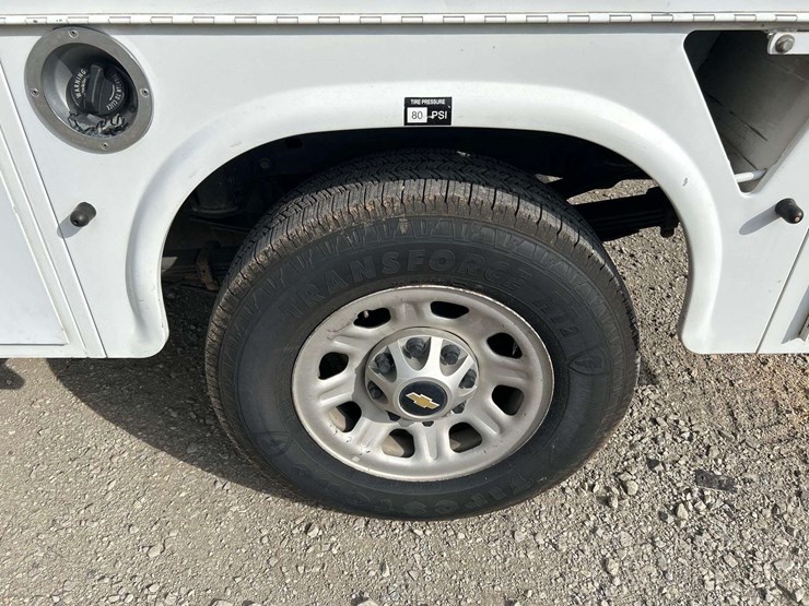 2013-chevrolet-silverado-3500hd-image-25