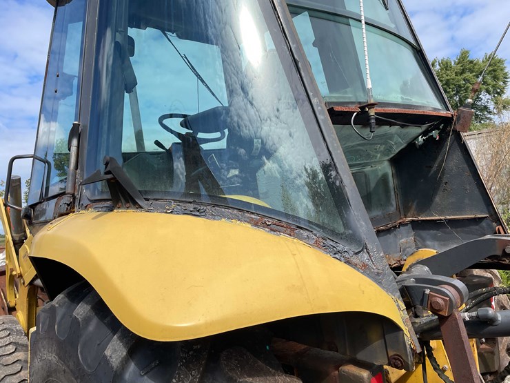 new-holland-u80-image-34