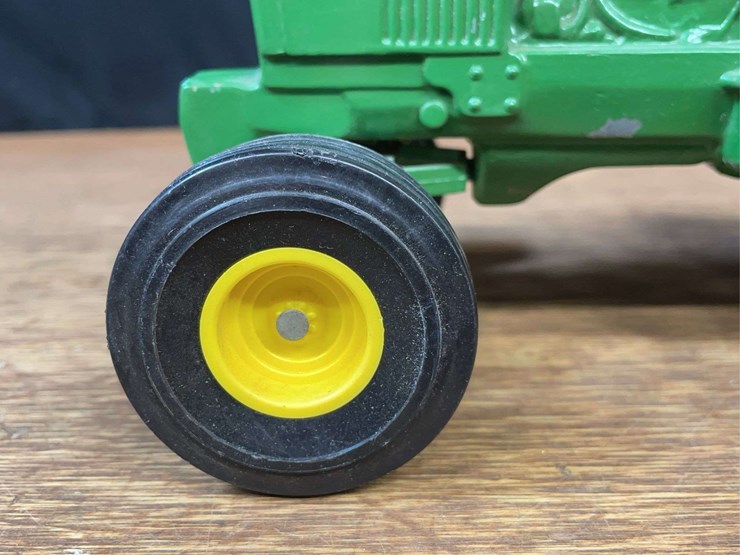 john-deere-16-image-9