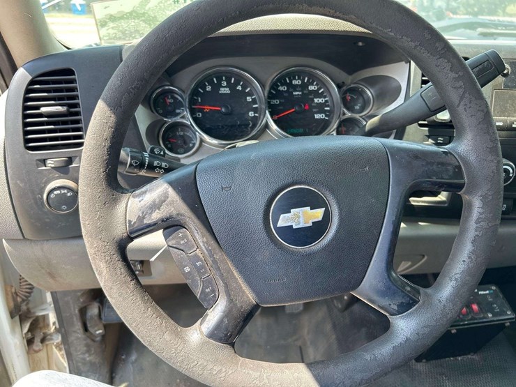 2012-chevrolet-silverado-3500-image-14