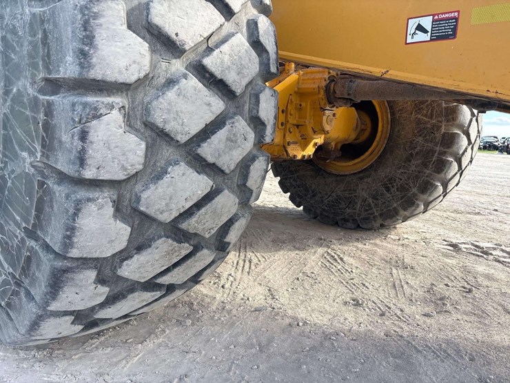 2015-deere-410e-image-22