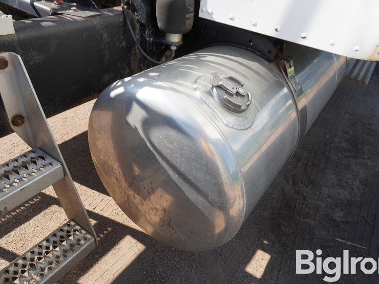 2003-peterbilt-379-image-18