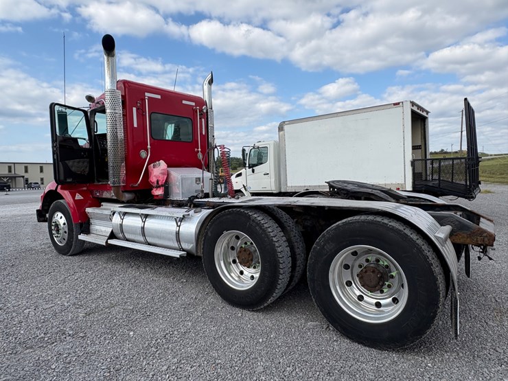 2010-kenworth-t800-image-5