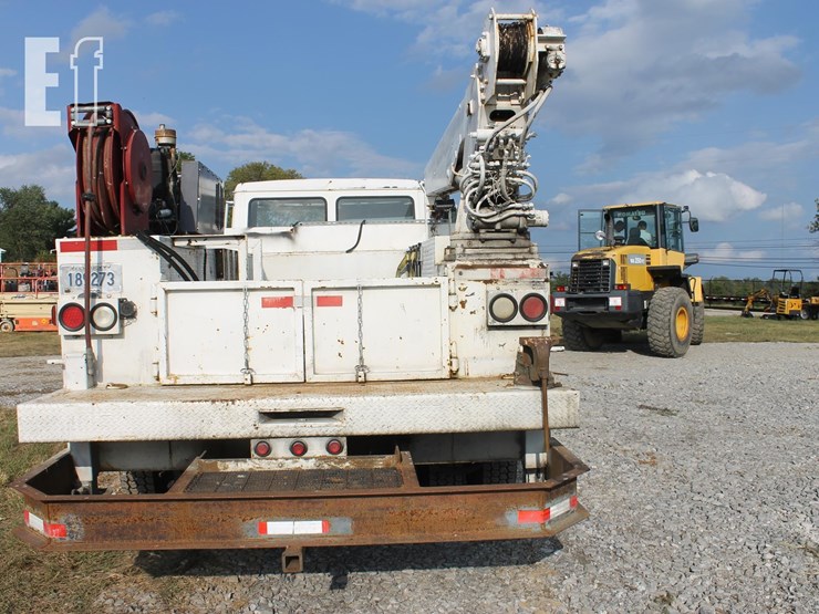 2001-freightliner-fl60-image-3