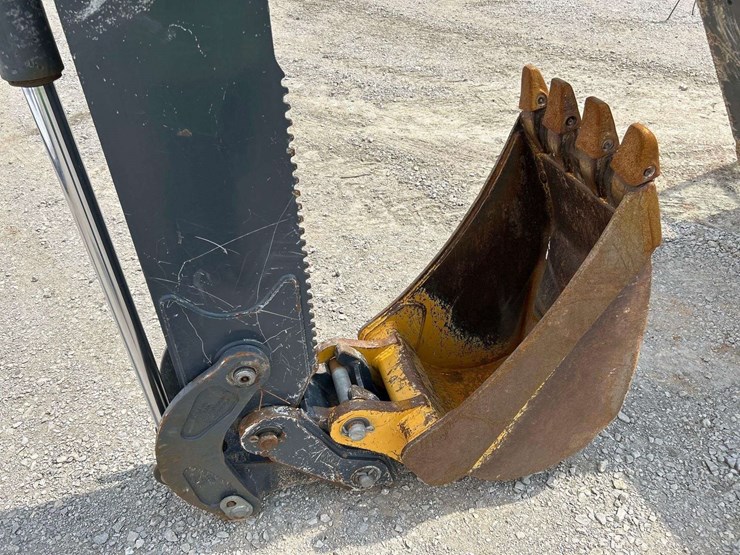 2018-deere-310l-image-23