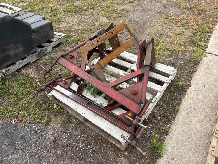 tractor-splitting-stands-image-3