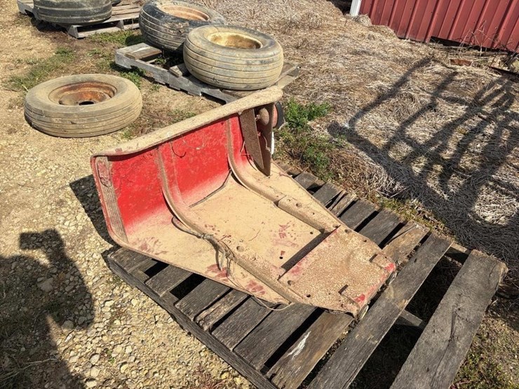 international-tractor-fender-image-4