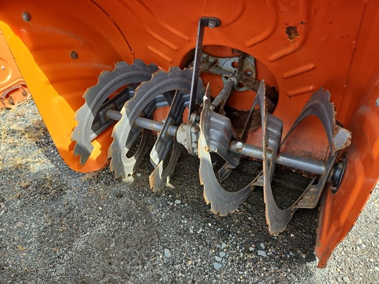 husqvarna-st327p-snow-blower-image-7