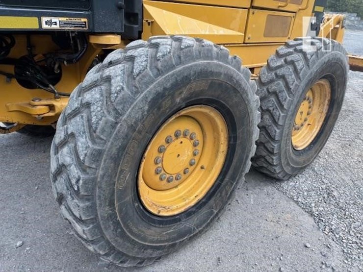 2009-deere-670g-image-25
