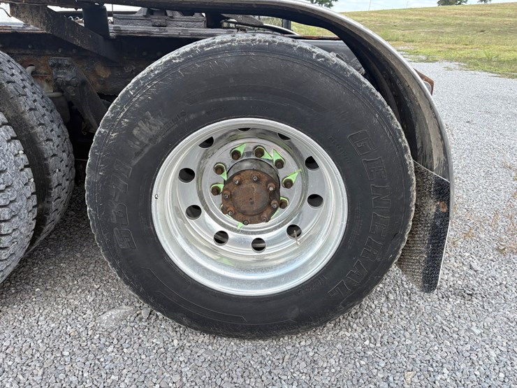 2010-kenworth-t800-image-6